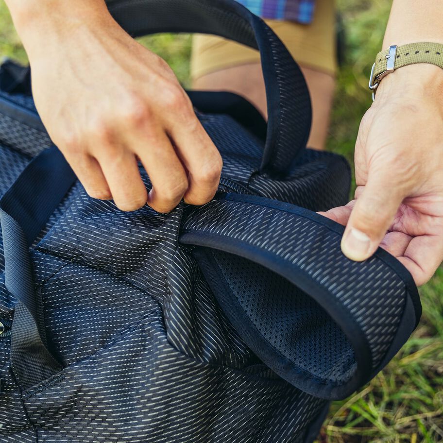 Supply Duffel 115 in the color Obsidian Black. image number 4